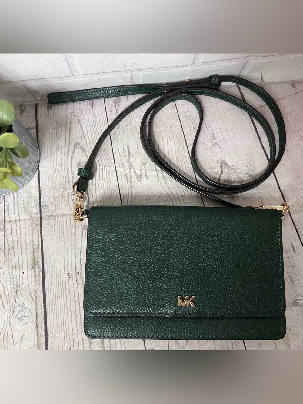 Michael Kors MK Green Pebbled Leather Crossbody Bag Wallet Phone Clutch NWOT